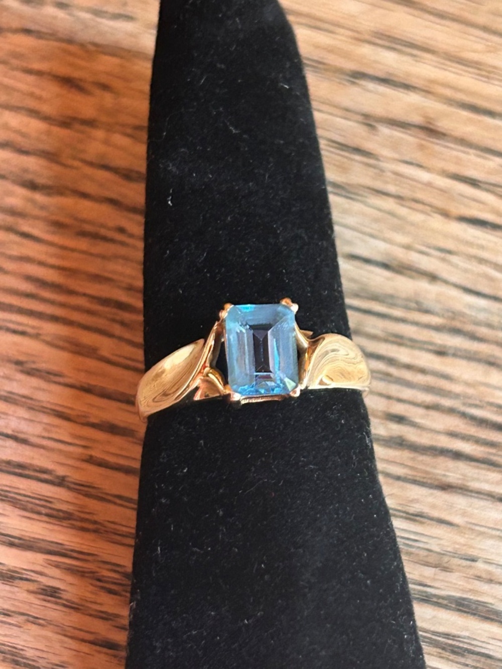 14 k gold Blue Topaz ring - Picture 2 of 5